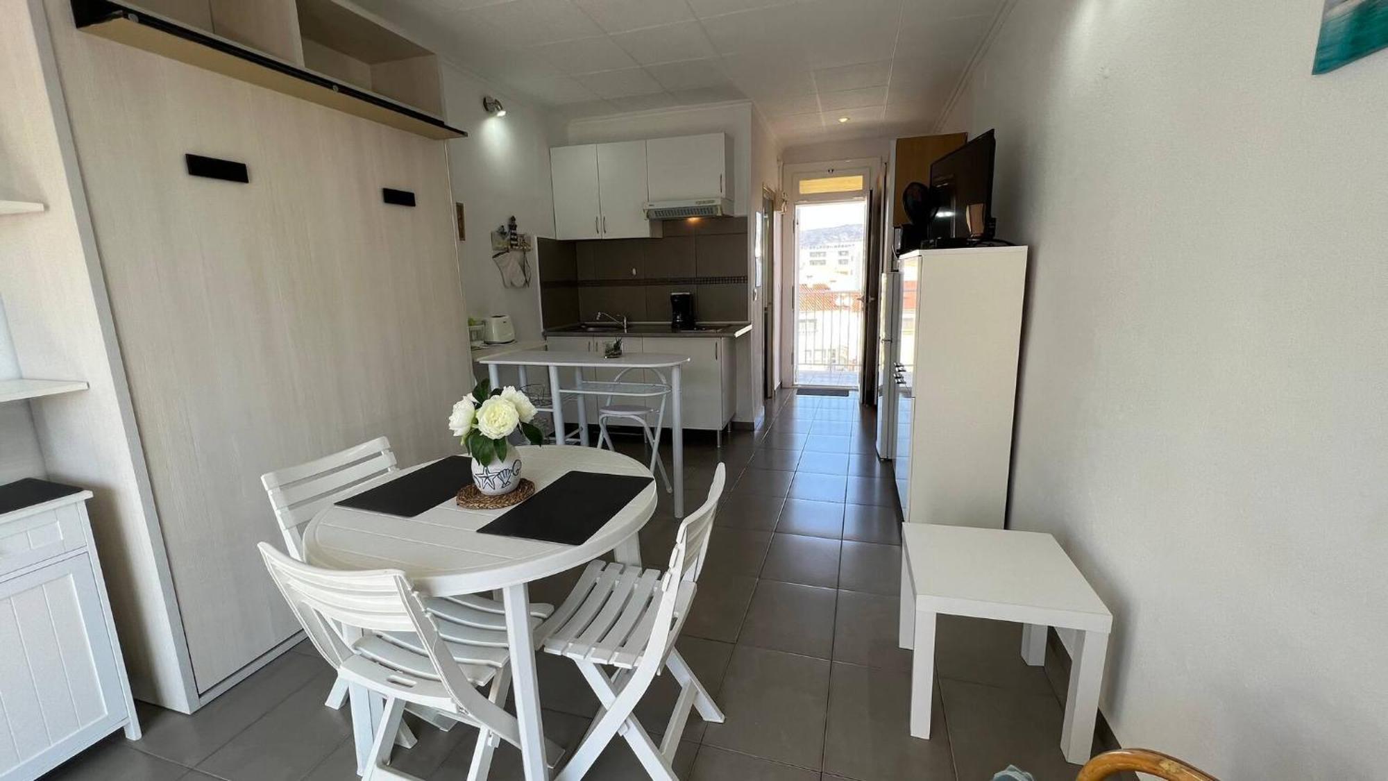 Estudio Moderno En Santa Margarita Appartement Roses